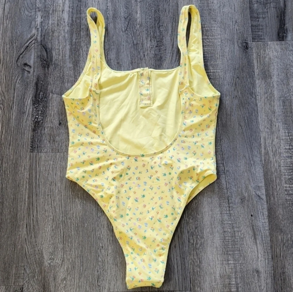 New!Frankies Bikinis x Pamela Anderson One Piece Swimsuit‎